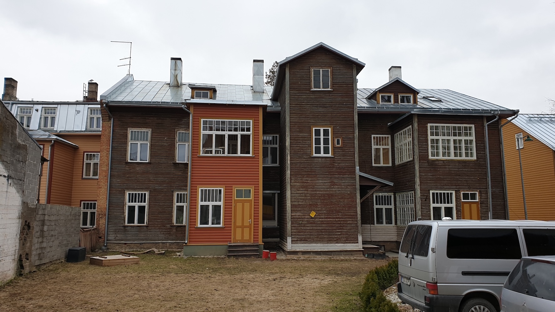 Courtyard side of Tähe 38 during renovation work